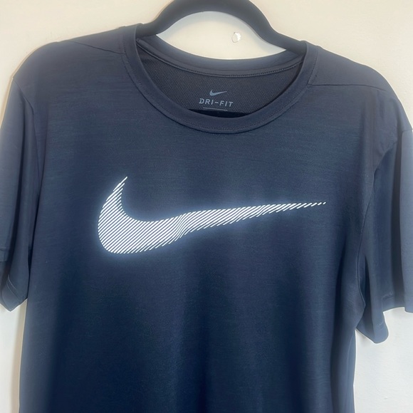 Nike Dri-Fit Black Training T-shirt with White Extra Large Swoosh Size Medium - Picture 1 of 7